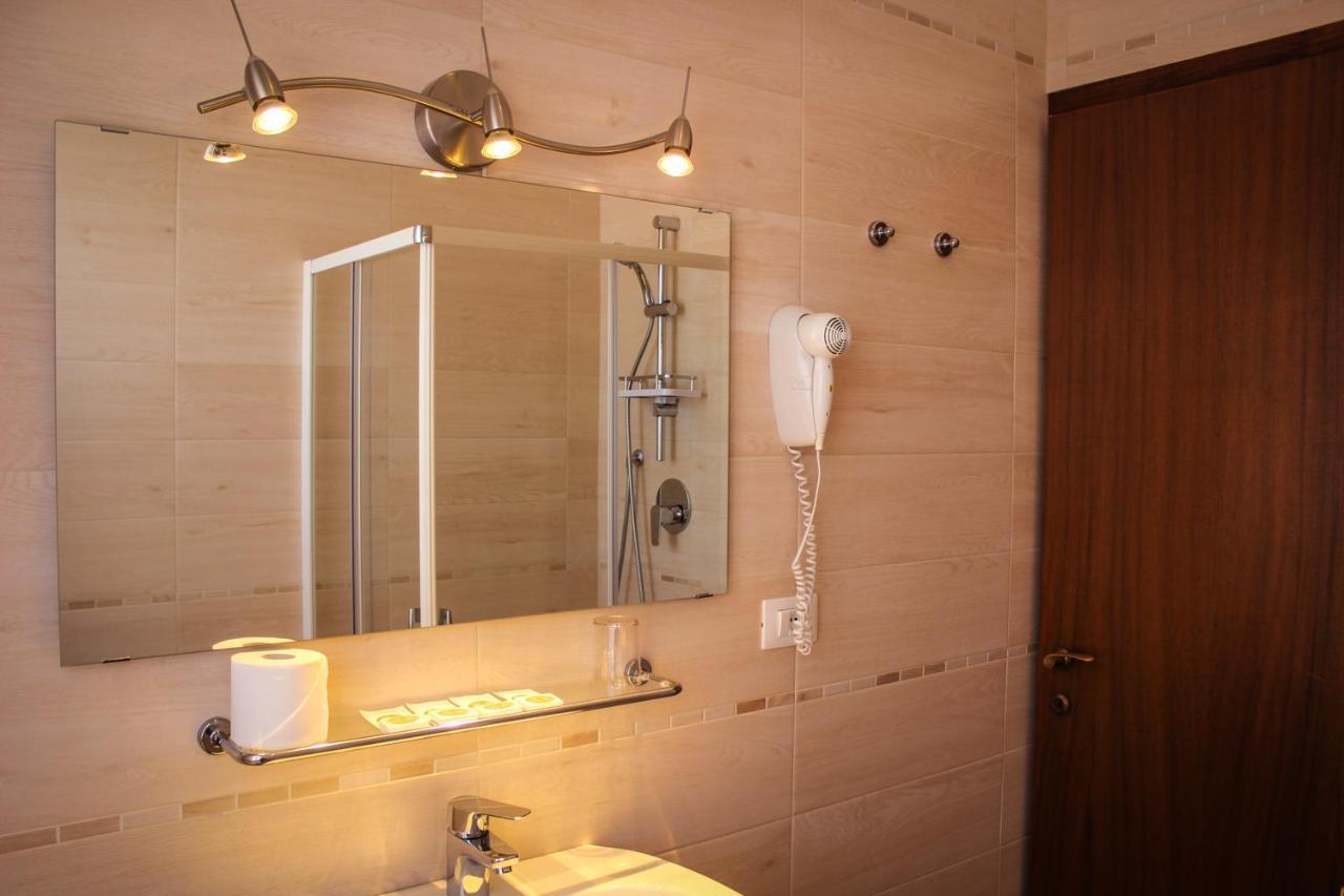 Hotel Centrale 埃斯泰 外观 照片
