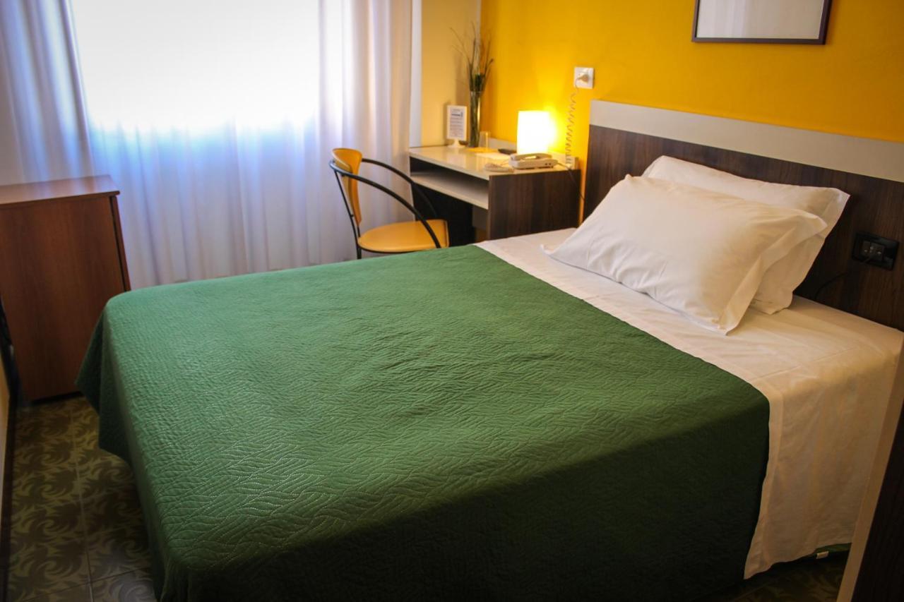 Hotel Centrale 埃斯泰 外观 照片