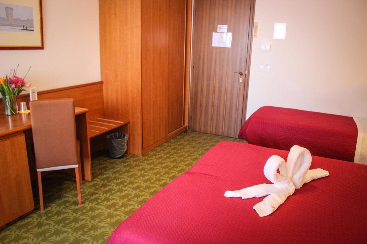 Hotel Centrale 埃斯泰 外观 照片