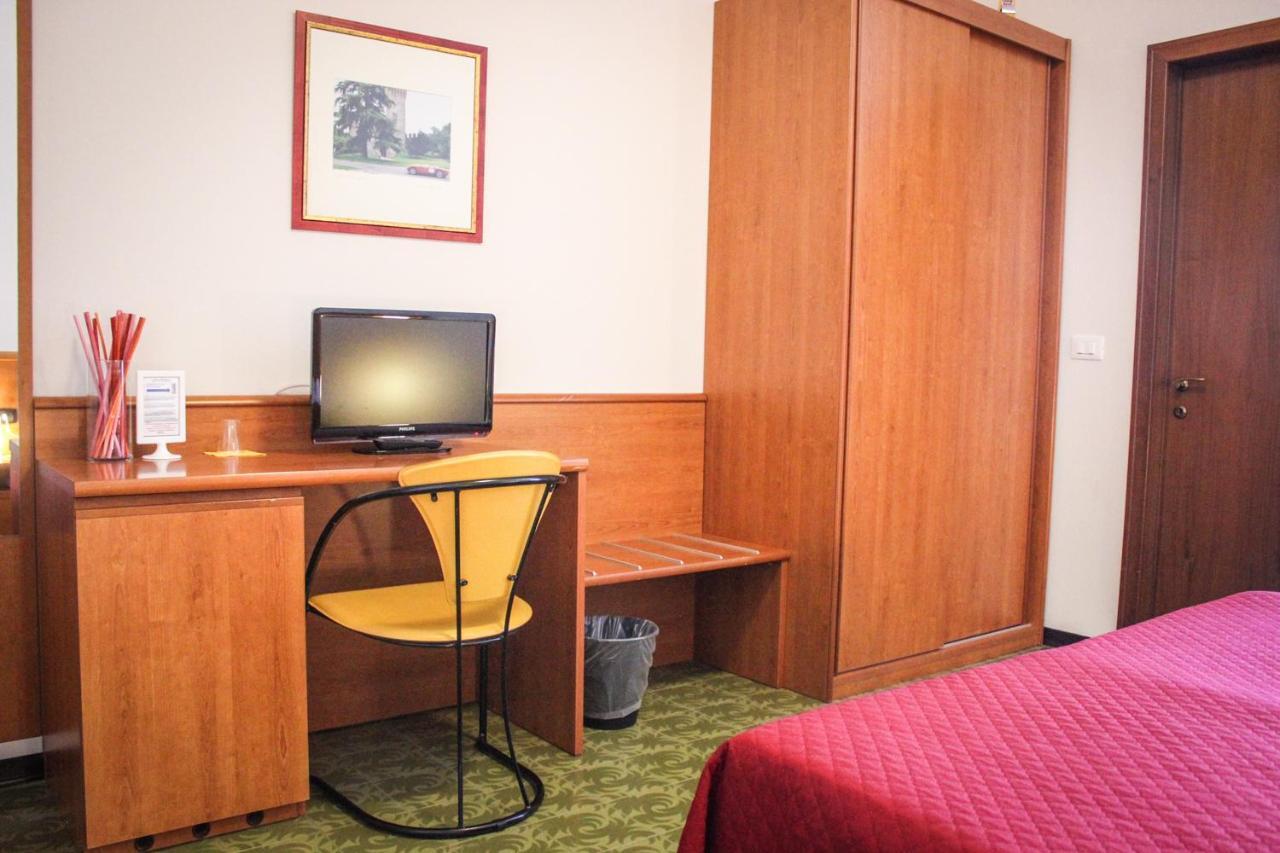 Hotel Centrale 埃斯泰 外观 照片